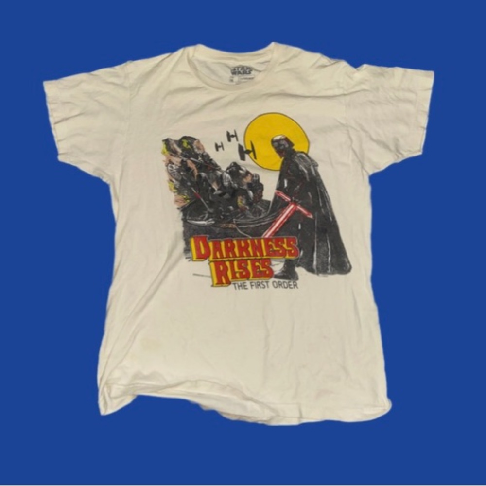 Men’s star wars t-shirt M nwt darkness rises first order beige